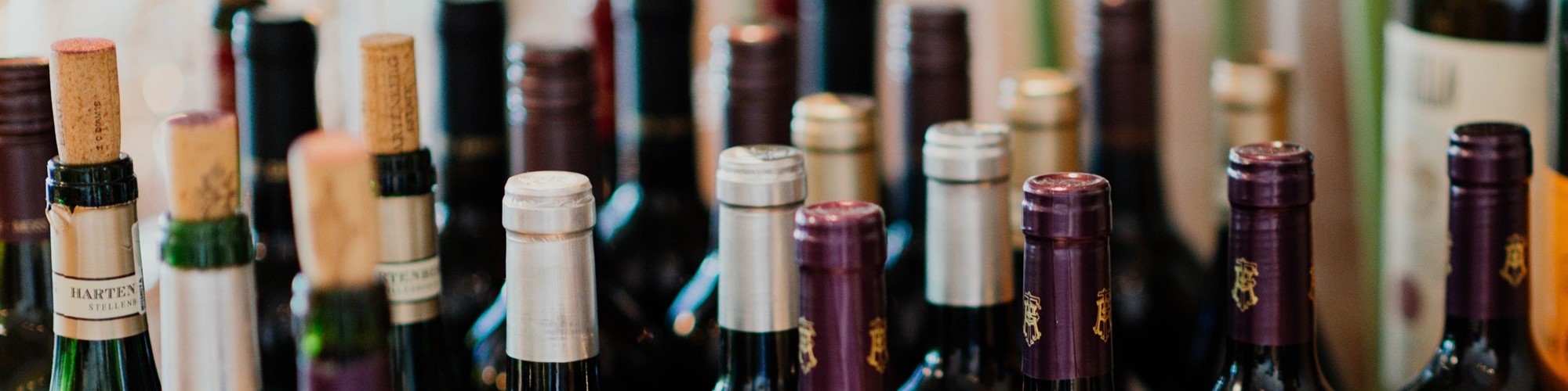 Wein-Probierpaket-online-kaufen-Chuttersnap-on-Unsplash-x5O1GmmGoPE